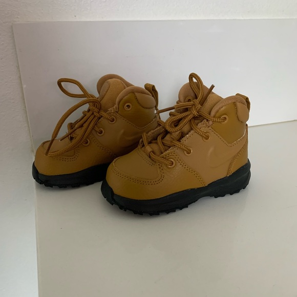 Toddler Nikes 5c - Picture 3 of 3